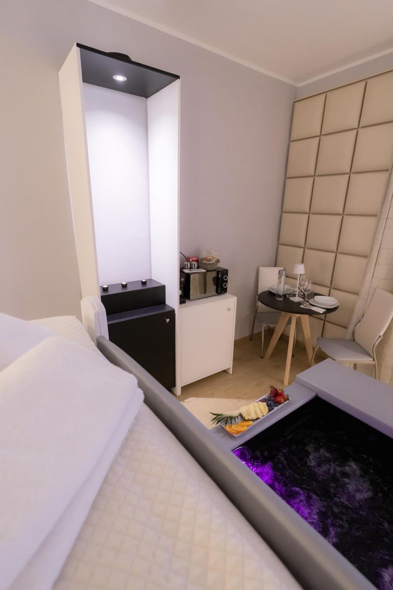 Alma Suites - Il Nido D'Amore Livorno Exterior photo
